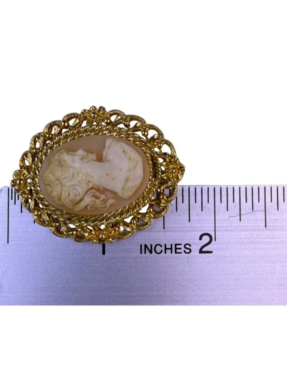 Mid-20Th Century Womens Gold Tone Cameo Brooch Carved Profile